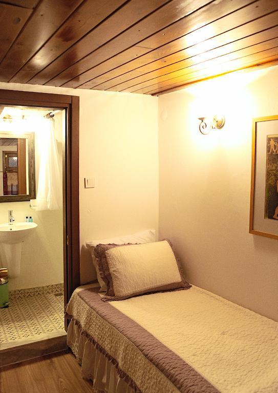 Marjolaine Hotel Ayvalik Room photo